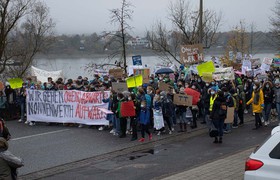 Nonnenwerther Schüler*innen und Eltern demonstrieren für Erhalt der Schule
